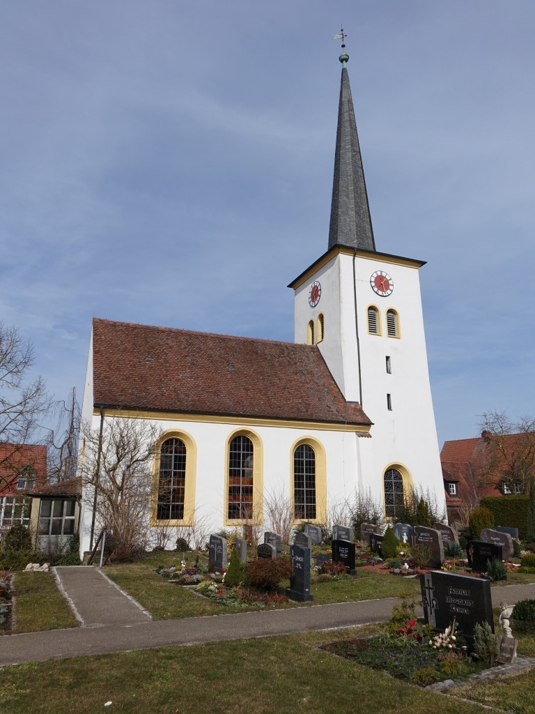 Hellmitzheim, Ev. Kirche, Chorturm mit Schiescharten erbaut im 15. Jahrhundert, Langhaus 16. Jahrhundert (08.03.2015)