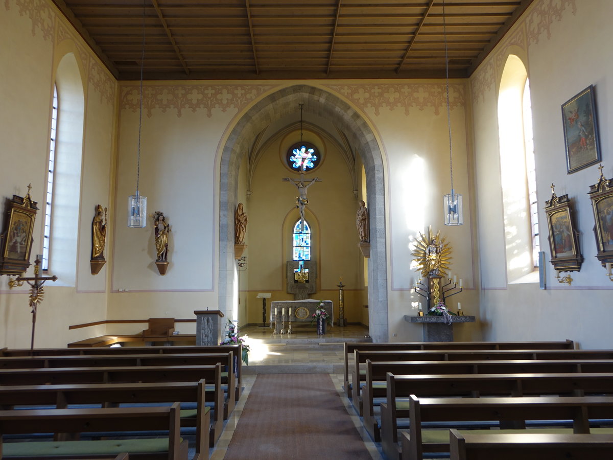 Herbstadt, neugotischer Innenraum der Hl. Kreuz Kirche (15.10.2018)