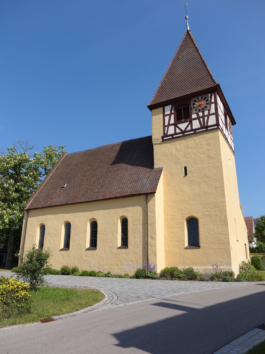 Hirschlach, Ev. St. Johannes Kirche, Chorturmkirche, Chor erbaut 1447, Langhaus von 1730, Turmobergeschoss mit Fachwerk von 1832 (26.05.2016)