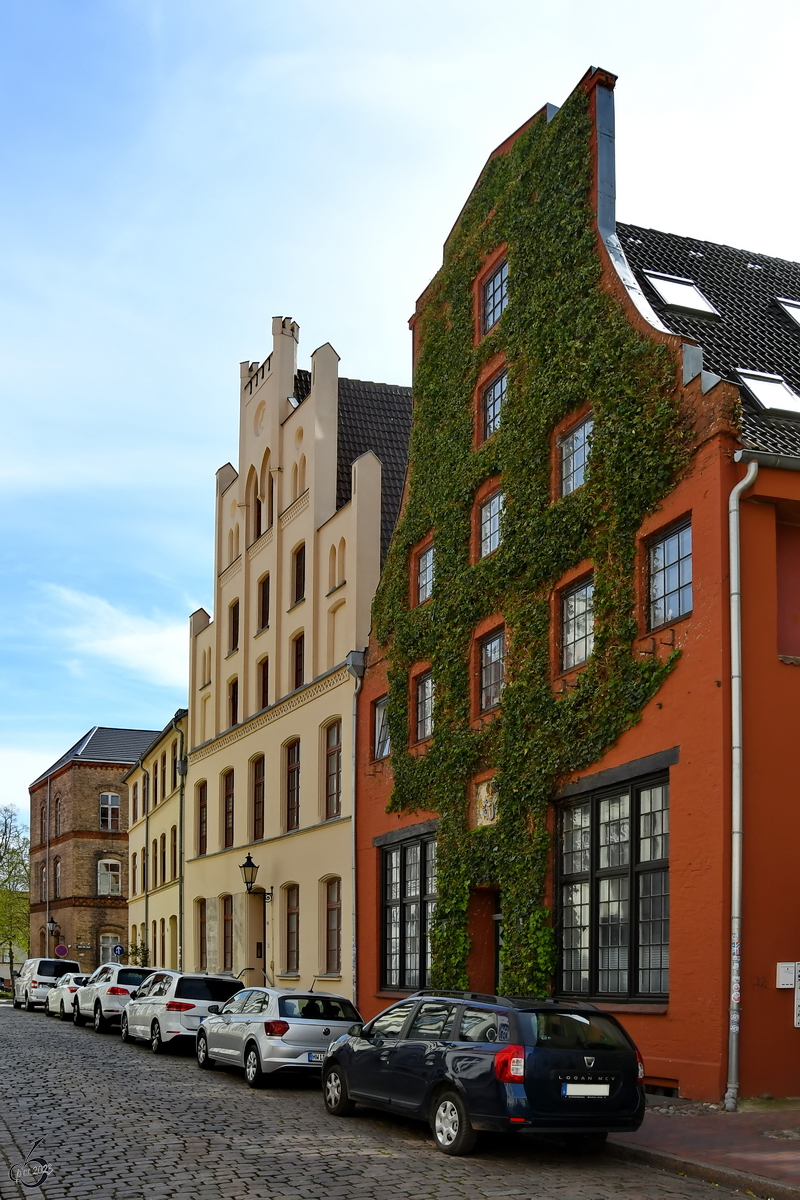 Historische Stadthuser in der Wismarer Altstadt. (Mai 2023)