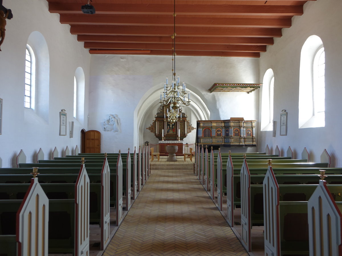 Hjrring, Kanzel und Altar von Niels Ipsen in der Sankt Hans Kirche (08.06.2018)