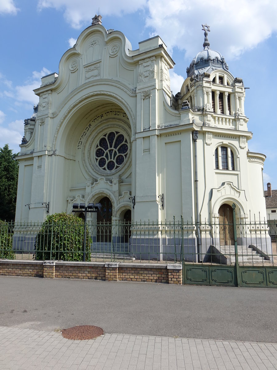 Hodmezvasarhely / Neumarkt an der Thei, Synagoge, erbaut von 1852 bis 1857 (24.08.2019)