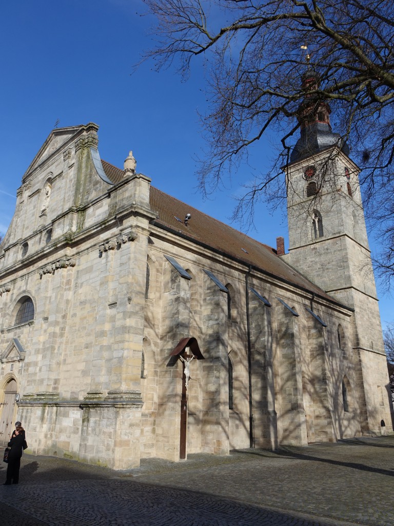 Hchstadt a. d. Aisch, Pfarrkirche St. Georg, dreischiffige Staffelhalle, barock als Emporenbasilika umgestaltet, Chorflankenturm, erbaut im 14. Jahrhundert, Erweiterung des Langhauses von 1551 bis 1571 (08.03.2015)