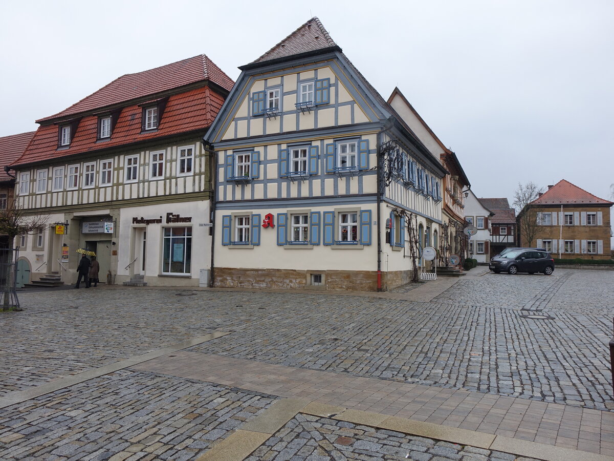 Hofheim, Gebude der Hagau Apotheke am Marktplatz (25.03.2016)