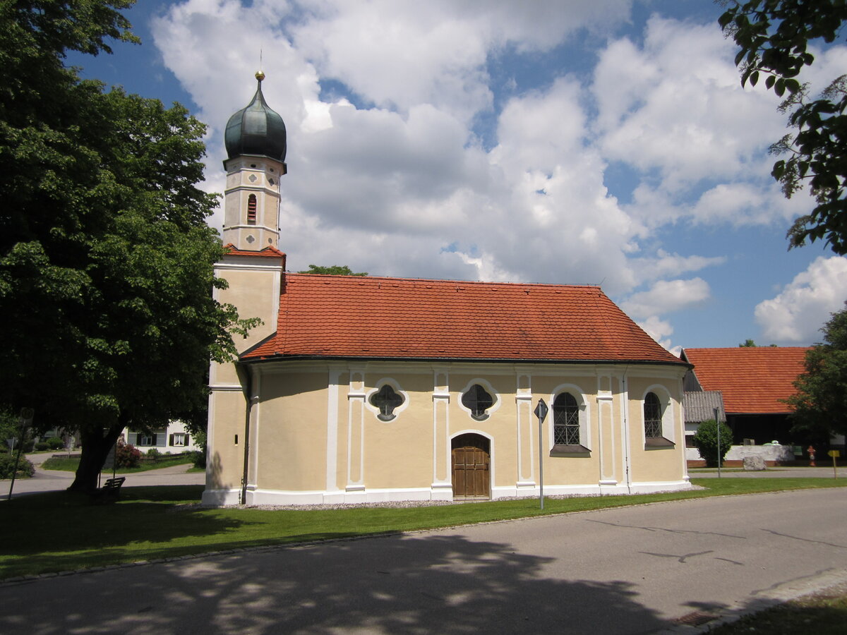 Hofstetten, St. Antonius Kapelle, einschiffiger Bau mit Westturm, erbaut 1695, erweitert 1733 (31.05.2014)
