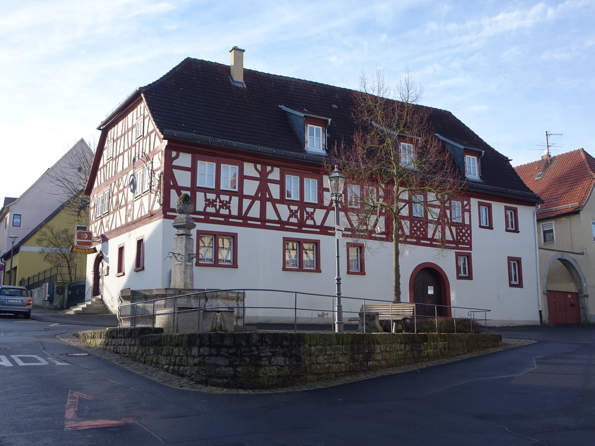 Hohenfeld, Gasthaus Rotes Ross, Zweigeschossiger Walmdachbau in Ecklage, erbaut im 18. Jahrhundert (11.03.2018)