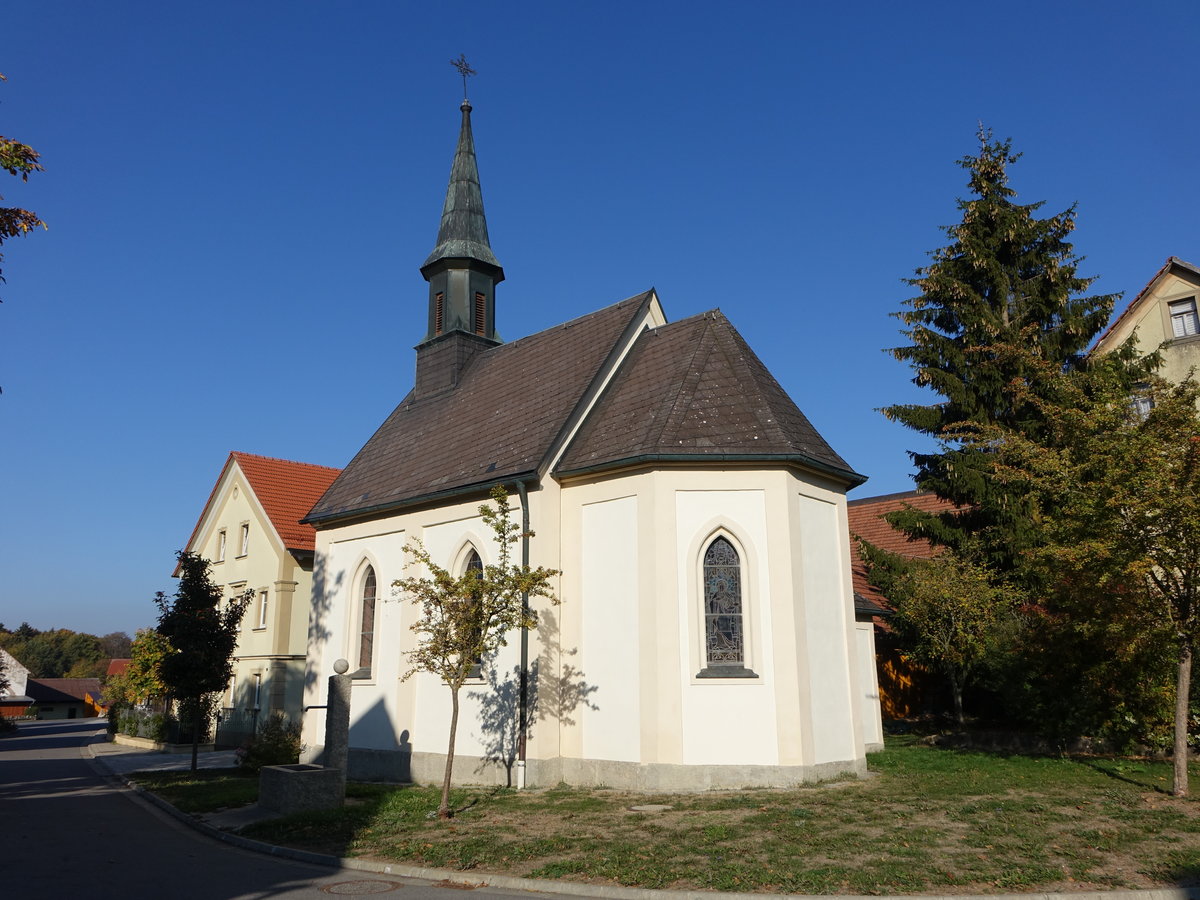 Hohenhusling, kath. Kapelle Hl. Familie, eingezogener Chor mit 5/8-Schluss, erbaut 1897 (14.10.2018)