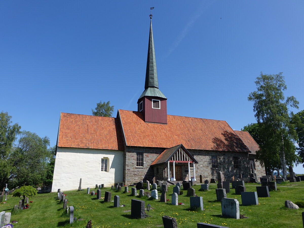 Hole, evangelische Kirche, erbaut um 1200, Neubau 1954 durch den Architekten Finn Bryn (31.05.2023)