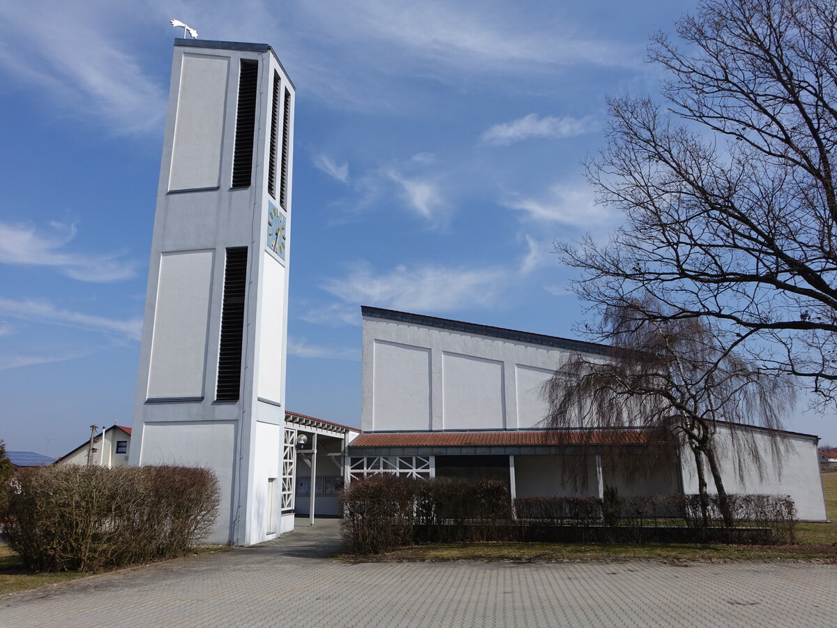 Holzheim am Forst, Pfarrkirche St. gidius in der Kirchenstrae, erbaut von 1965 bis 1967 durch Franz Gnthner (25.03.2018)