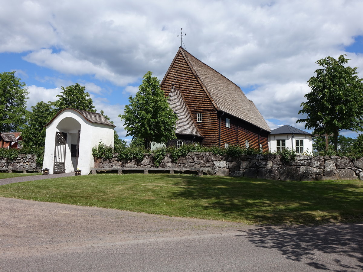 Holzkirche von Pelarne, erbaut im 13. Jahrhundert (12.06.2016)