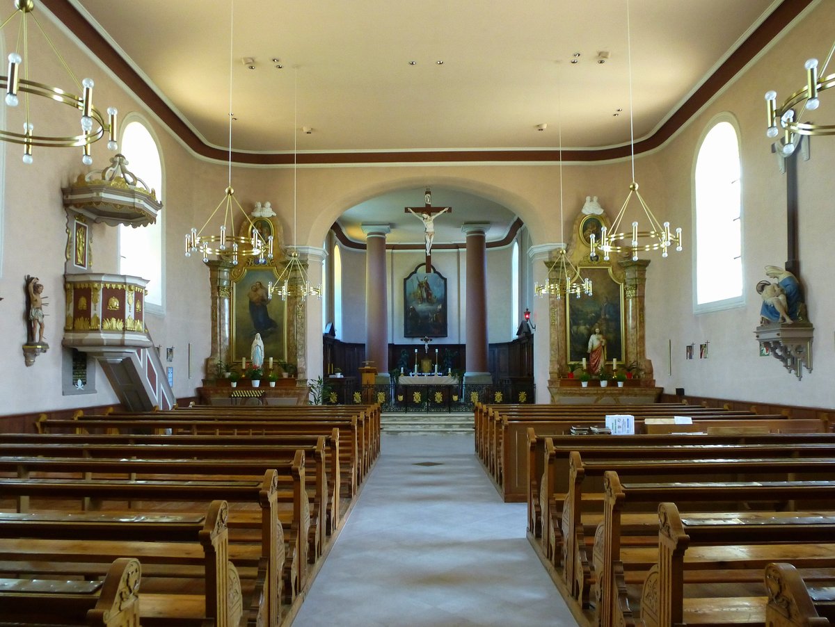 Homburg, Blick zum Altar in der Kirche St.Nikolaus, Juli 2018