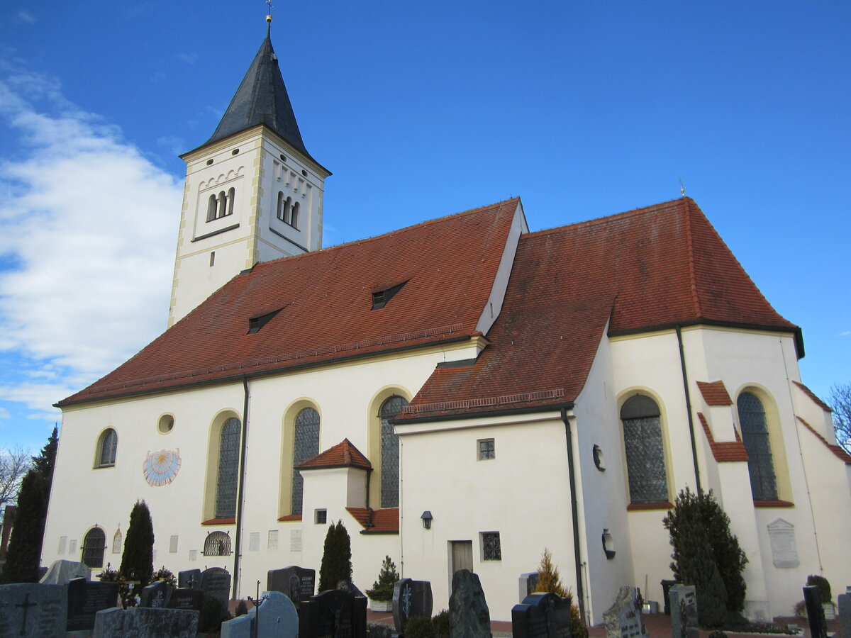 Honsolgen, sptgotische Pfarrkirche St. Alban, erbaut im 15. Jahrhundert, Kirchturm von 1716, Langhaus erweitert im 19. Jahrhundert (07.02.2014)