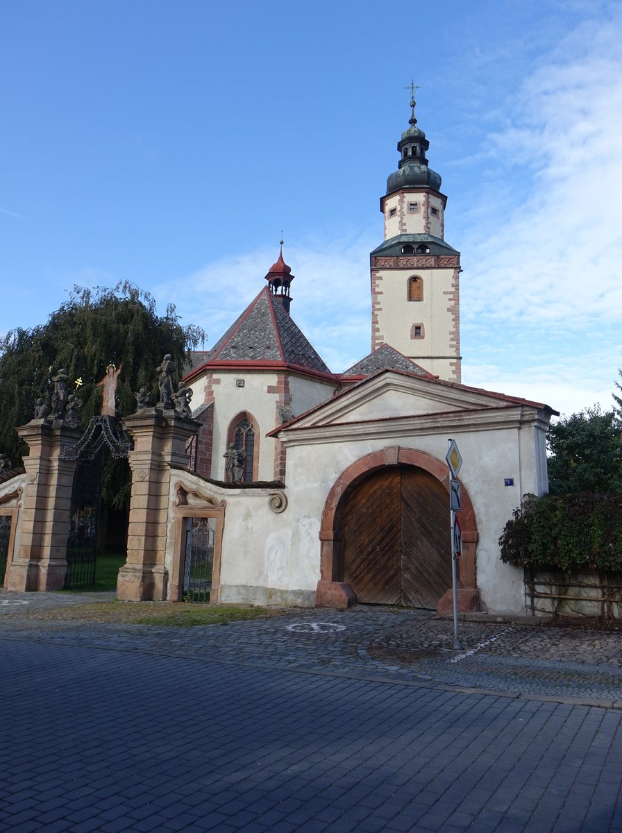 Hostinne / Arnau, Pfarrkirche Hl. Dreifaltigkeit, frhgotisch, erbaut ab 1280 (29.09.2019)