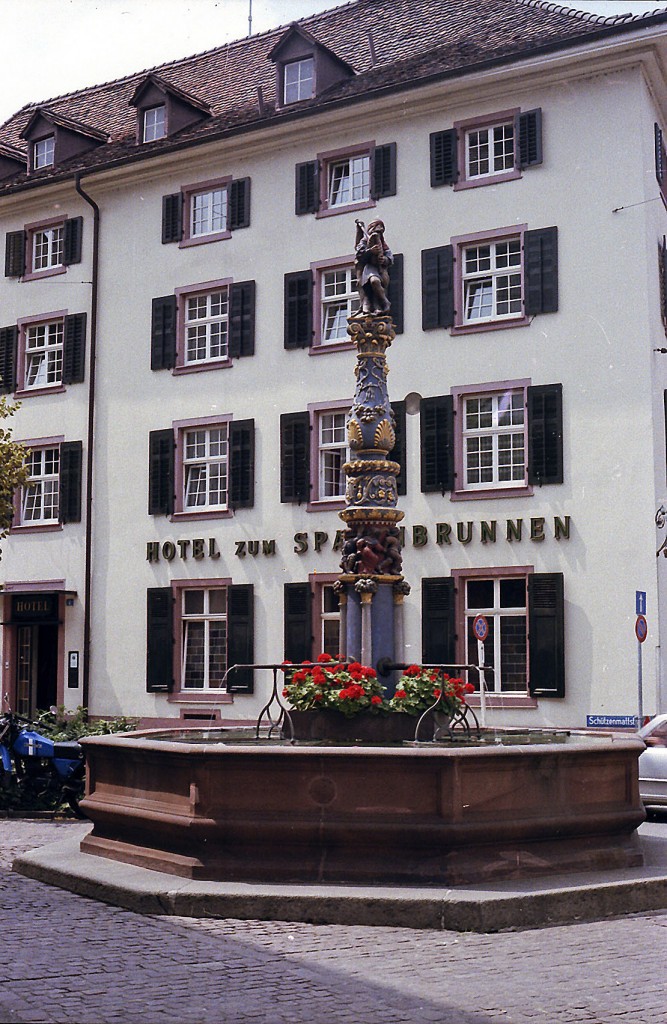 Hotel am Spalenbrunnen in Basel. Aufnahme: Juli 1984 (digitalisiertes Negativfoto).