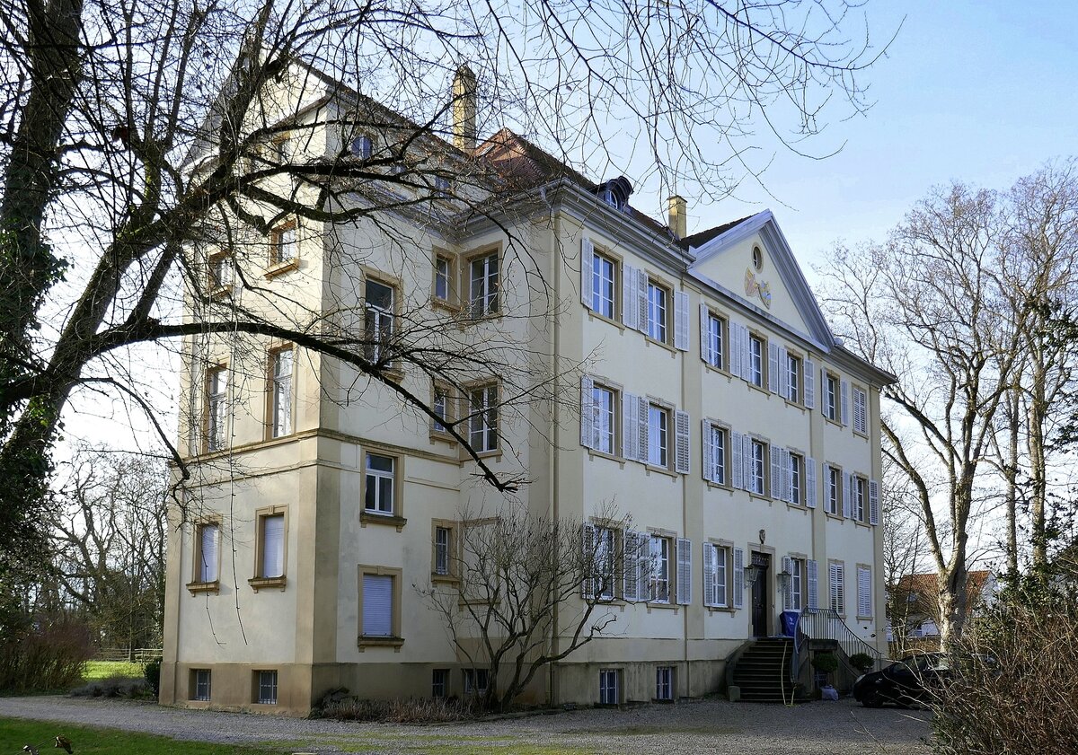 Hugstetten, OT von March/Breisgau, das Schlo, 1805 im klassizistischen Stil erbaut, heute im Privatbesitz, Dez.2022
