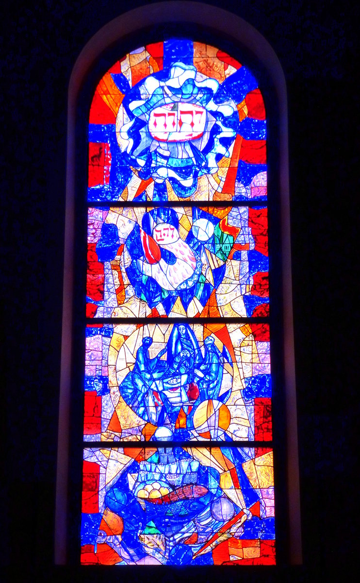 Ihringen, neue Kirchenfenster von 1976-78 in der evangelischen Kirche, geschaffen von Valentin Peter Feuerstein, April 2015 