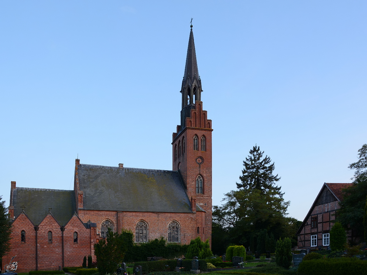 Im Bild die Dorfkirche in Basedow. (August 2014)