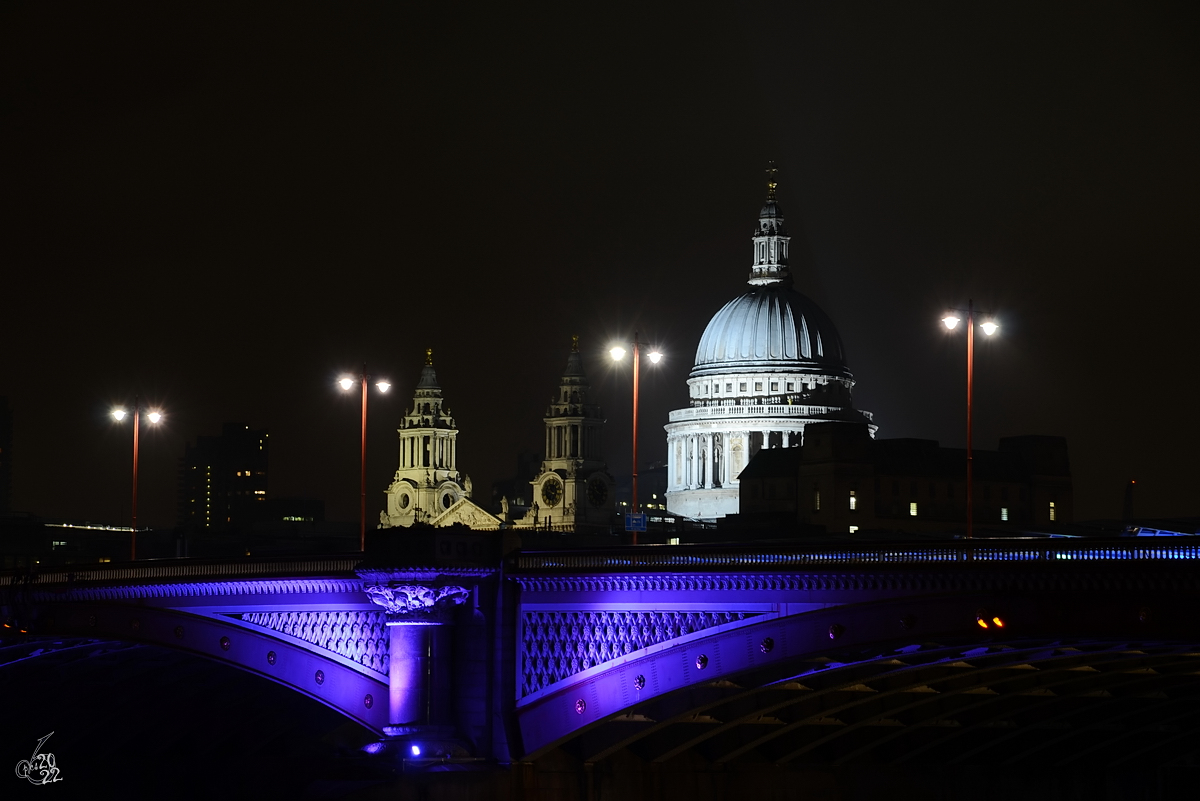 Im Bild ein Segment der Blackfriars Bridge mit der St. Paul’s Cathedral. (London, September 2013)