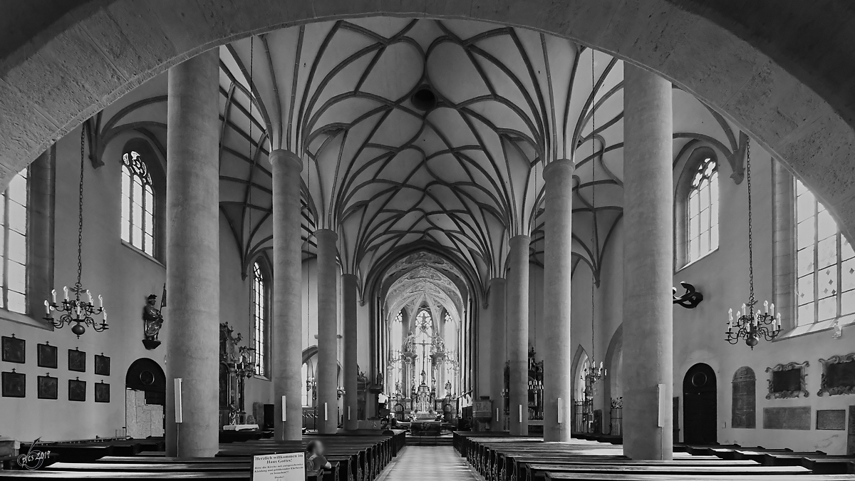 Im Innenraum der rmisch-katholische Hauptpfarrkirche St. Jakob. (Villach, August 2019)