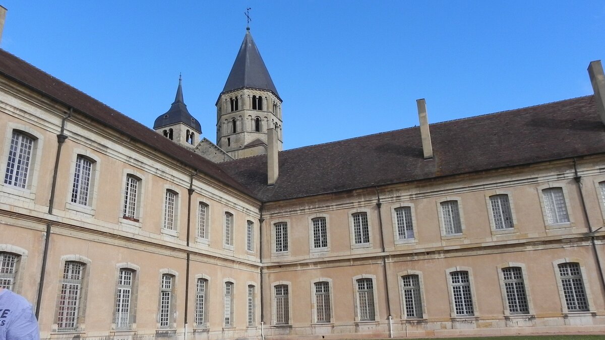 Im Jahre 910 grndete Wilhelm der Fromme, Herzog von Aquitanien und Graf von Macon, die Abtei von Cluny, Sie wurde zum Sitz des grten Mnchsordens des Abendlandes, des Cluny-Ordens. Besucht am 14.10.23