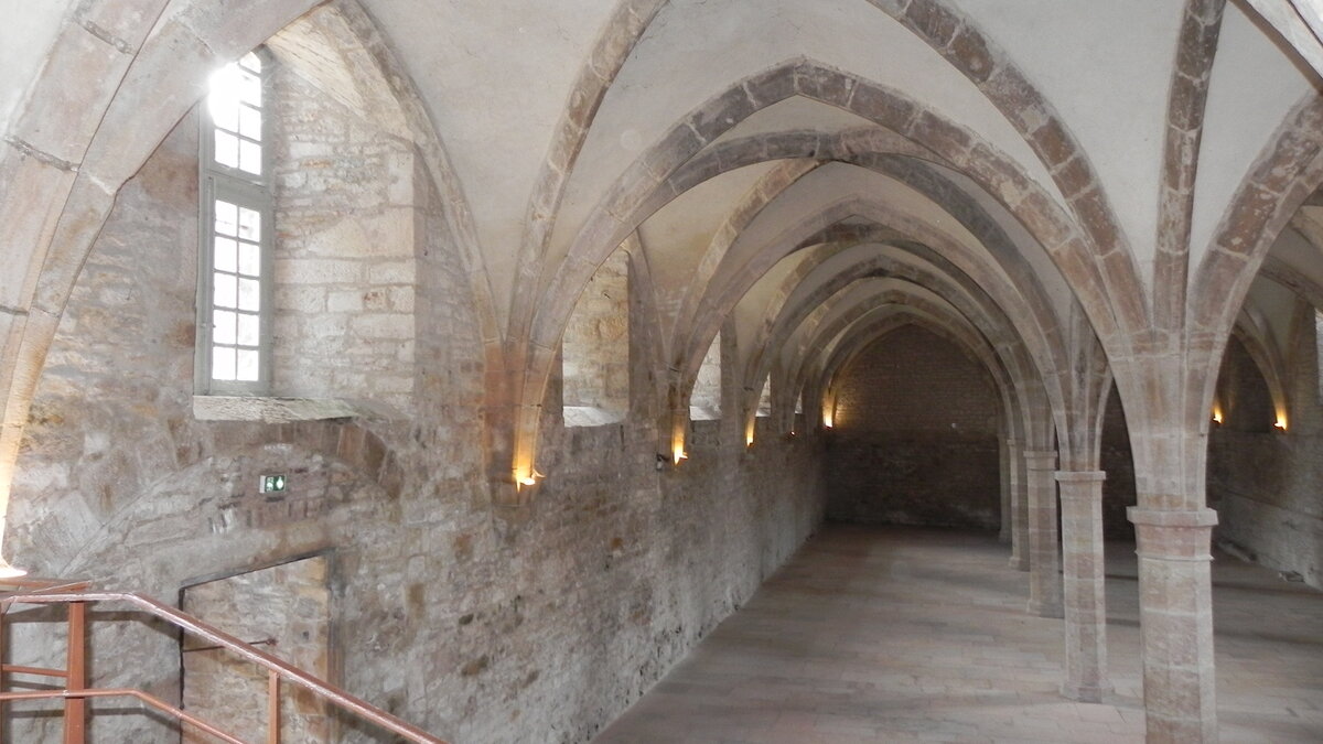 Im Jahre 910 grndete Wilhelm der Fromme, Herzog von Aquitanien und Graf von Macon, die Abtei von Cluny, Sie wurde zum Sitz des grten Mnchsordens des Abendlandes, des Cluny-Ordens. Besucht am 14.10.23