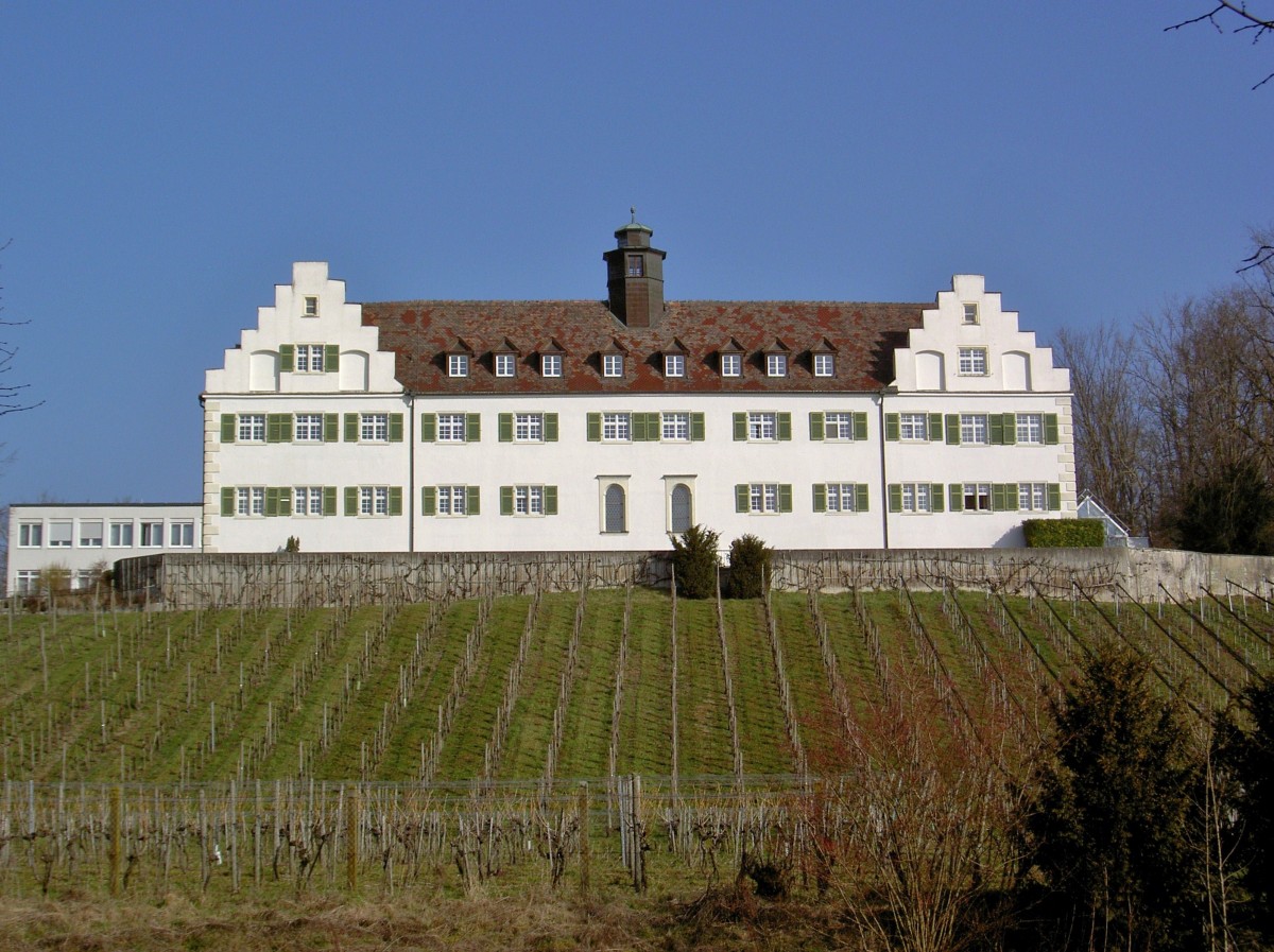 Immenstaad, Schloss Hersberg, reprsentative Klosterauenstelle der Reichsabtei Ochsenhausen, erbaut von 1551 bis 1670, heute Bildungseinrichtung der Pallottiner 
Gesellschaft (09.03.2014)