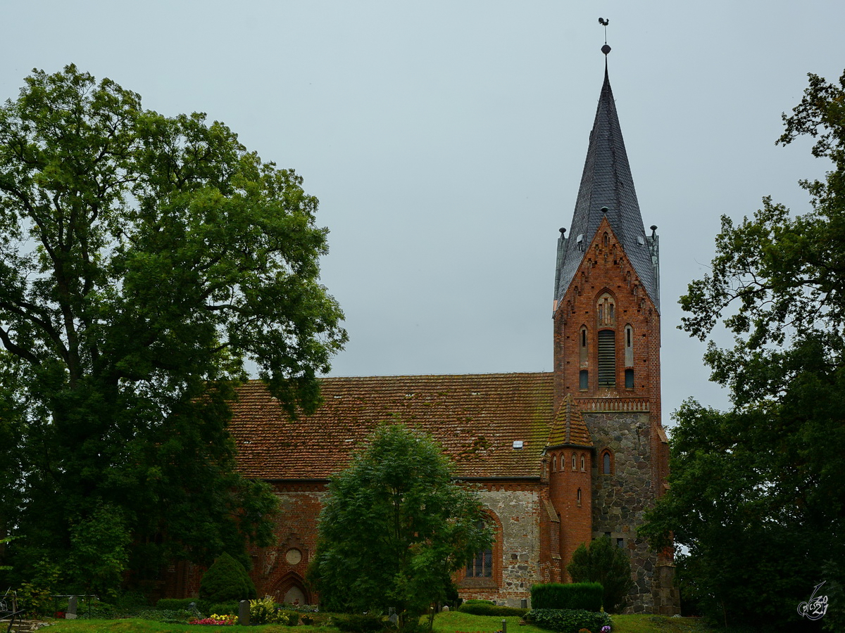 In Klaber steht diese alte Dorfkirche. (August 2014)