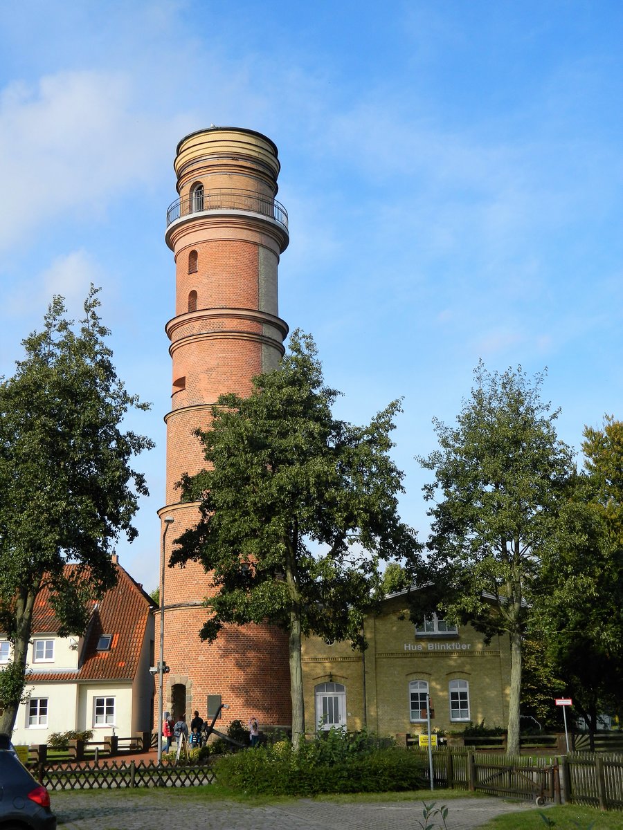 In Lbeck-Travemnde an der Lbecker Bucht steht der lteste Leuchtturm Deutschlands. Die 1539 erbaute, 31 Meter hohe Bake war bis 1972 aktiv. Heute befindet sich hier ein Aussichtspunkt mit einem kleinem maritimen Museum. (13.10.2017) 