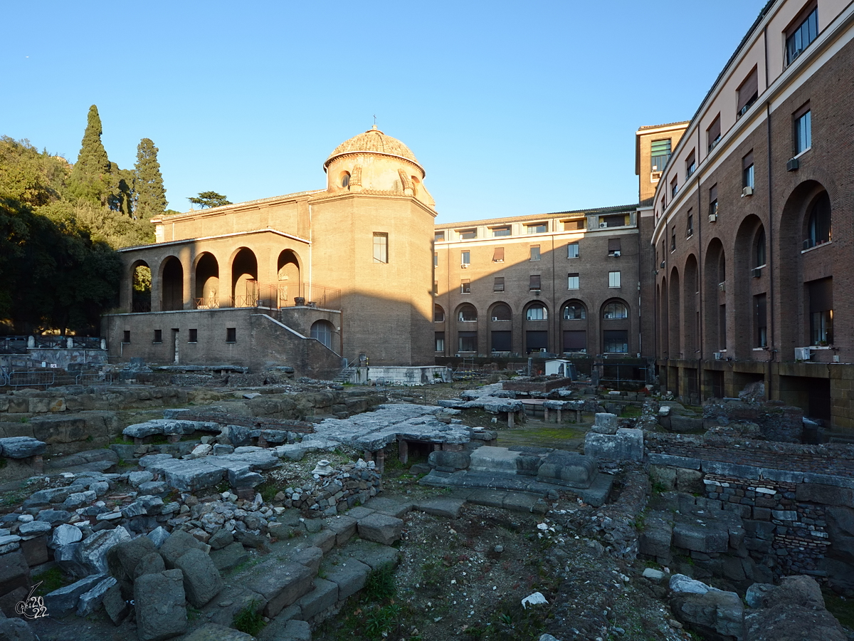 In Rom gibt es auch im Zentrum reichlich antike Ausgrabungssttten. (Dezember 2015)