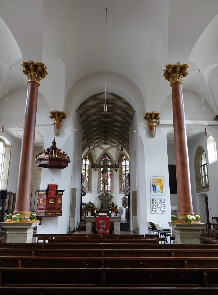 Ingelfingen, St. Nikolaus Kirche, Innenraum mit gotischem Netzgewlbe im Chor (15.03.2015)