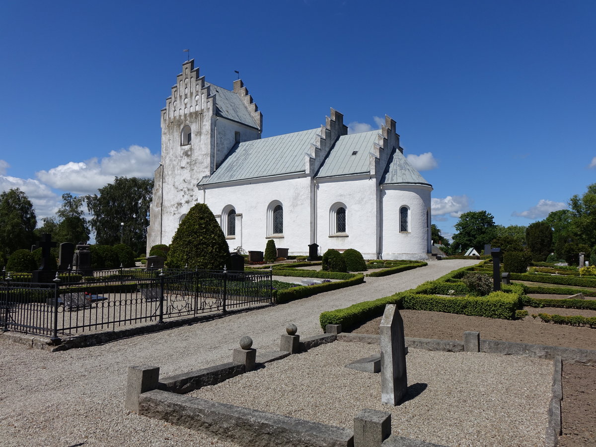 Jrrestad, Ev. St. Johannes Kirche, erbaut im 11. Jahrhundert, Kirchturm 14. Jahrhundert (11.06.2016)