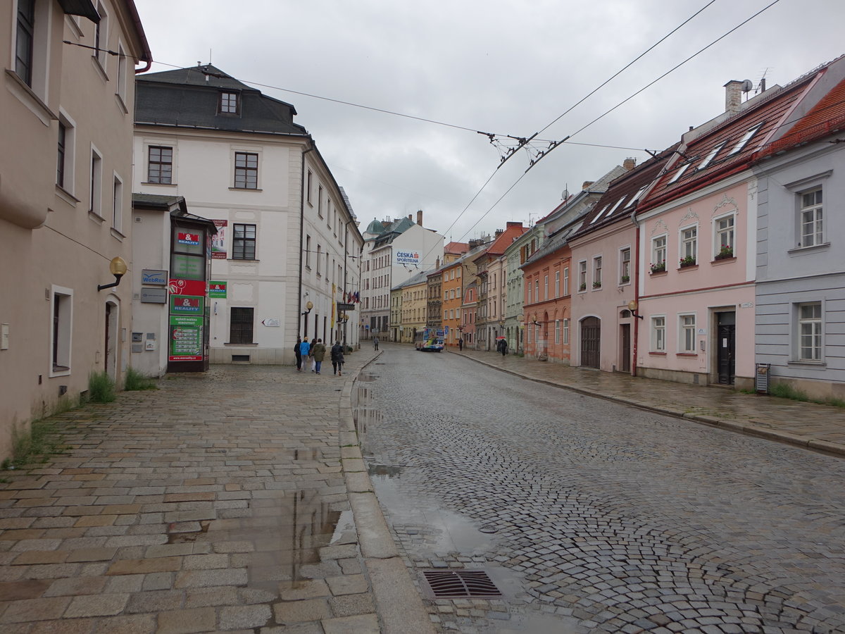 Jihlava, Gebude in der Komenskeho Strae in der Altstadt (28.05.2019)