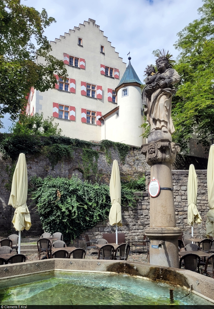 Josephs-Brunnen und Rckseite des Neuen Schlosses in Tiengen (Waldshut-Tiengen).

🕓 31.7.2023 | 11:21 Uhr