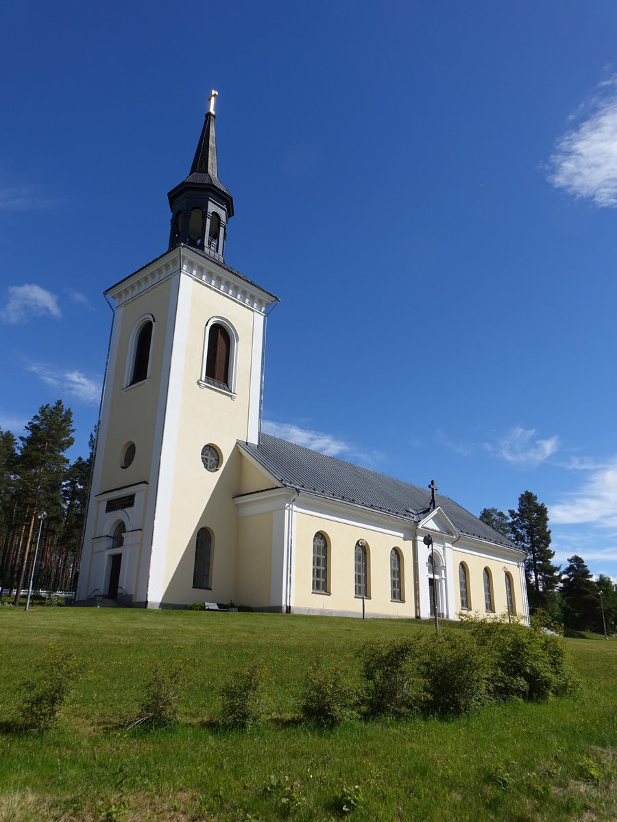 Junsele, Ev. Kirche, erbaut bis 1883 mit mittelalterlichem Flgelaltar (19.06.2017)
