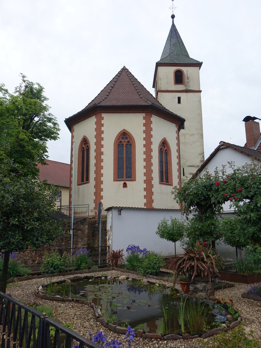 Klberau, katholische Wallfahrtskirche Maria zum Rauhen Wind, Chor und Turm erste Hlfte 15. Jahrhundert, erweitert von 1954 bis 1957 von Hans Schdel (13.05.2018)