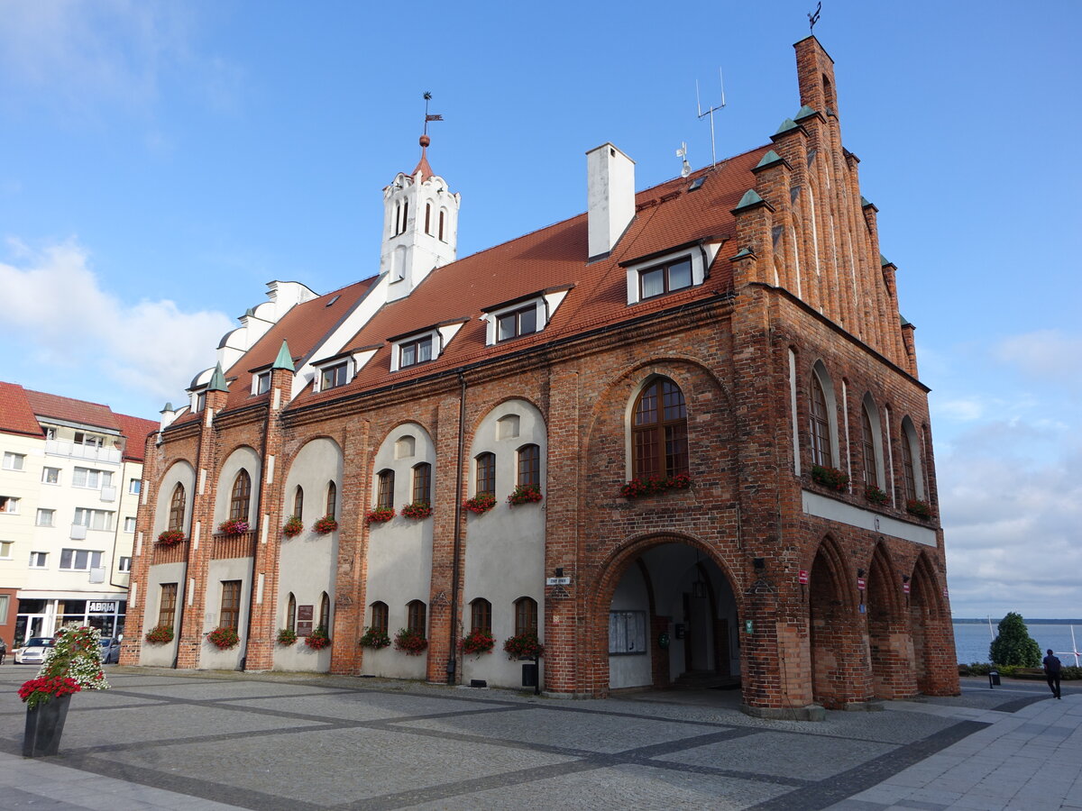 Kamien Pomorski / Cammin, historisches Rathaus am Rynek, Westfassade mit Giebel aus dem 17. Jahrhundert (01.08.2021)