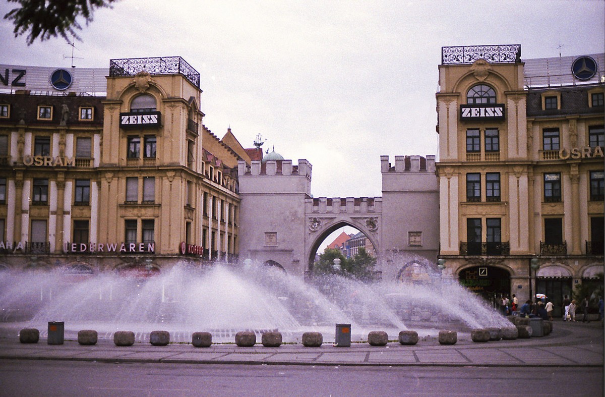 Karlsplatz in Mnchen. Aufnahme: Juli 1984 (digitalisiertes Negativfoto).