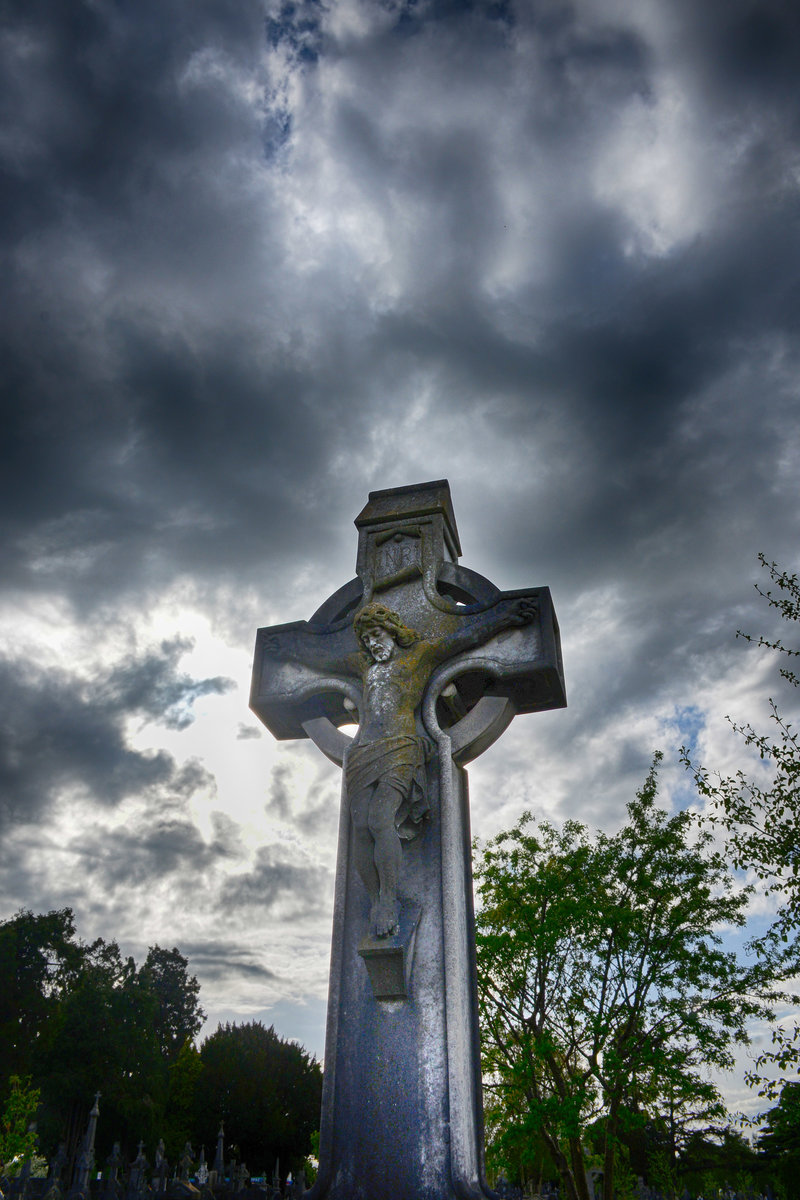 Keltischer Grabstein auf dem Glasnevin Cemetry. Der Friedhof ist heute der historisch wichtigste und ebenso grte Friedhof in Irland. 
Aufnahme: 10. Mai 2018.