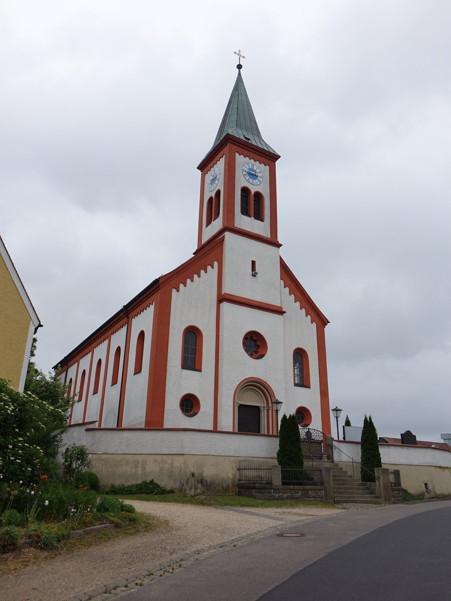 Kemnath bei Fuhrn, kath. Pfarrkirche St. Ulrich, Flachgedeckte Saalkirche mit eingezogenem Chor, erbaut von 1864 bis 1865 (04.06.2017)