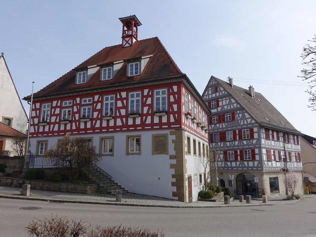 Kirchberg a. d. Murr, altes Rathaus von 1787, daneben ehem. Pfarrhaus von 1617 (03.04.2016)