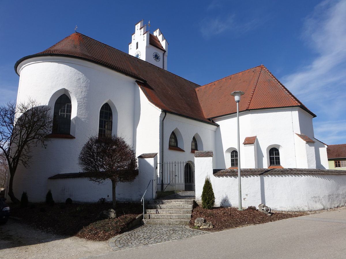 Kirchbuch, Katholische Pfarrkirche St. Blasius, Saalkirche mit Steildach, im Kern gotisch, 1924–26 neu erbaut (12.03.2017)