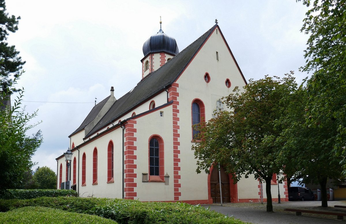 Kirchhofen, die weithin sichtbare, auf einer Anhhe stehende katholische Wallfahrtskirche St.Mariae Himmelfahrt, Sept.2018