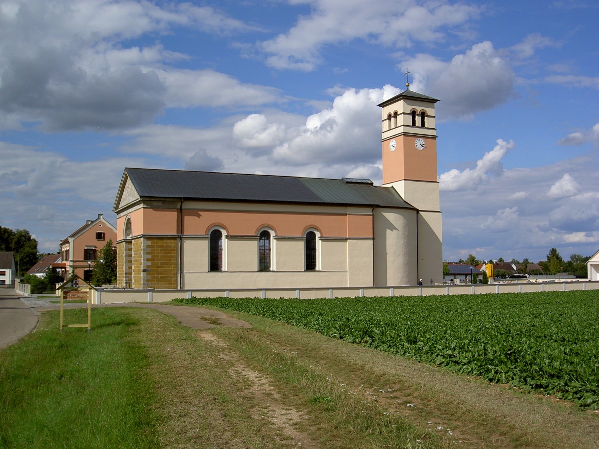 Kleinerdlingen, Pfarrkirche St. Johannes Baptist, erbaut 1824 durch Knig Max Joseph I (24.08.2014)