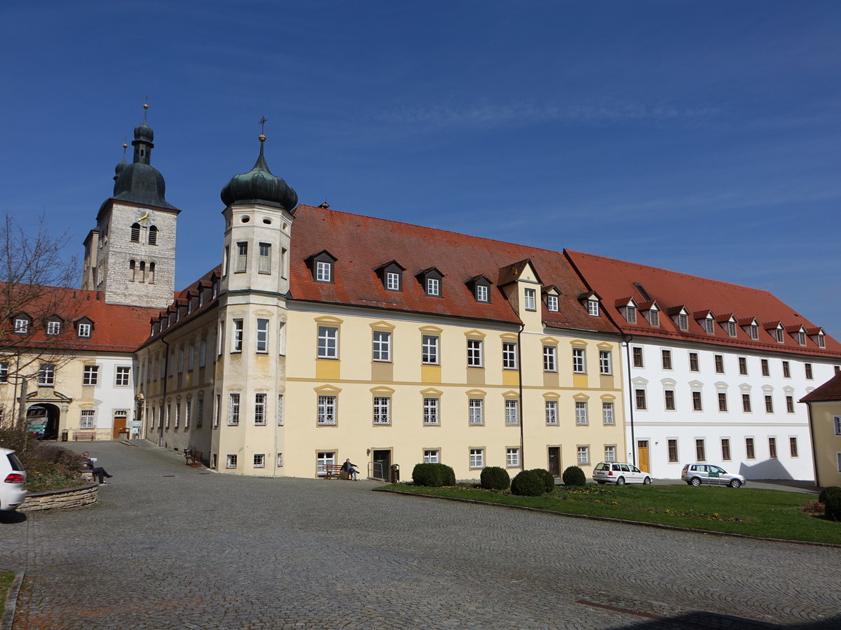 Kloster Plankstetten, gegrndet 1129 als bischfliches Eigenkloster durch Graf Ernst II. von Hirschberg und seine Brder Graf Hartwig III. von Grgling, Klostergebude erbaut im 17. Jahrhundert (26.03.2017)