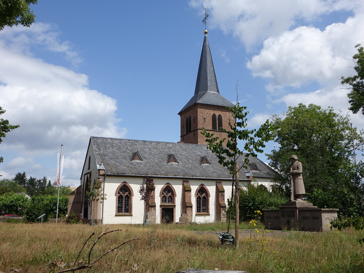 Klln, evangelische St. Martin Kirche, erbaut ab 1223, Kirchturm 14. Jahrhundert (16.07.2023)