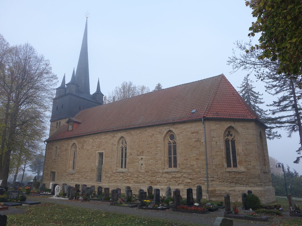 Krner, Oberkirche St. Wiperti, erbaut um 1500 mit gotischen Mawerkfenstern (13.11.2022)