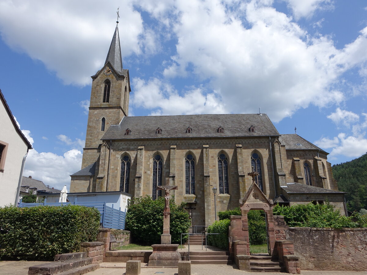 Kordel, kath. Pfarrkirche St. Amandus, neugotischer Saalbau, erbaut von 1856 bis 1857 (23.06.2022)