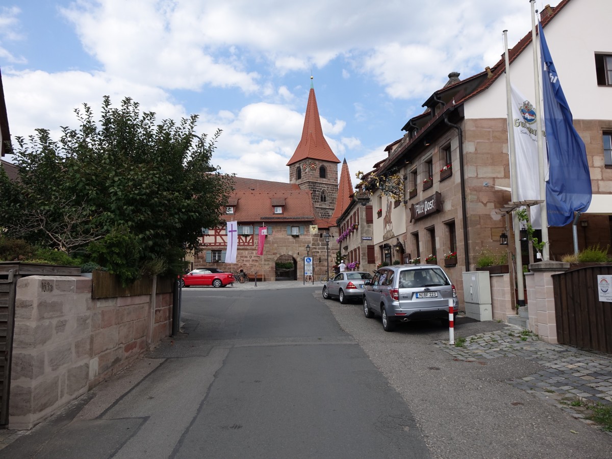 Kraftshof, Kirche St. Georg mit Wehrkirchhof, erbaut von 1305 bis 1315 durch Friedrich Kre (02.08.2015)