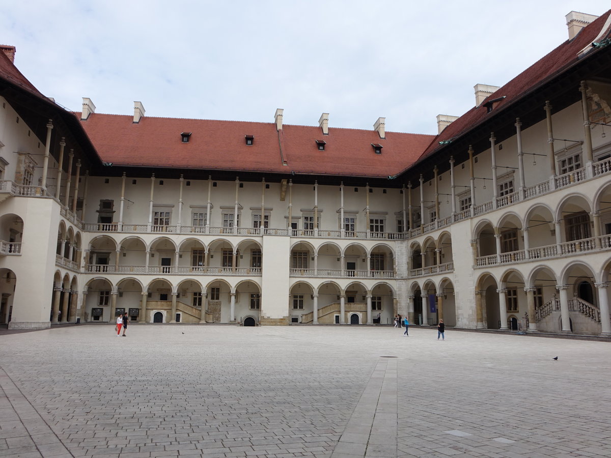 Krakau, dreistckiger Arkadeninnenhof des Wawel Schloss (04.09.2020)