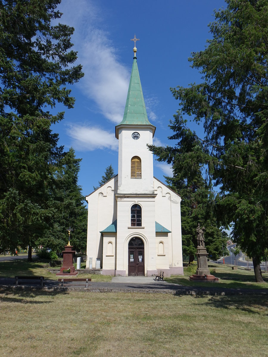 Krasny Dvur / Schnhof, neuromanische St. Wenzel Kirche, erbaut 1861, Kirchturm von 1889 (06.07.2019)